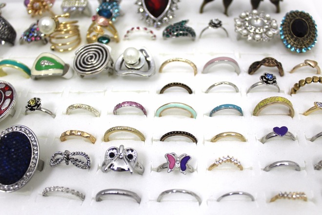 (1,047 Piece) Stylish Rings For Women - Fashion Jewelry Lot