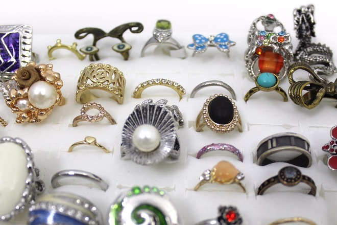 (1,047 Piece) Stylish Rings For Women - Fashion Jewelry Lot