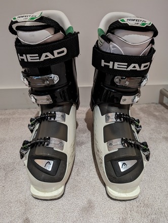 Shop secondhand outdoor activity, ski and snowboard clothing and gear