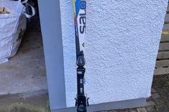 Winter sports: Salomon 150cm kid's skis