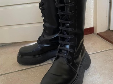 Vente: Leather chunky boots (size 4) / Bottes en cuir (37)