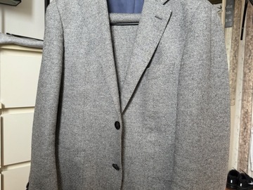 Selling with online payment: Lazio wool/silk/cashmere suit 38S