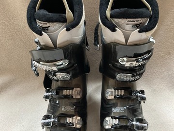 General outdoor: Atomic women's ski boots almost new - original price £400