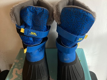 Winter sports: Snow boots trespass junior size 2