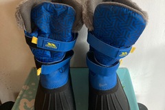 Winter sports: Snow boots trespass junior size 2