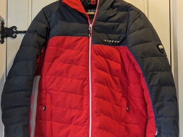 Winter sports: Padded insulated ski jacket