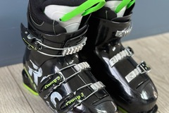 Winter sports: Kids Rossignol Comp J3 Ski Boots Size 2.5 UK / EU 35