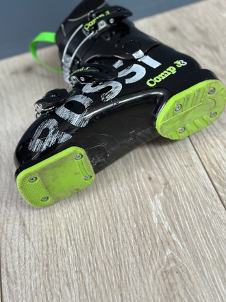 Shop secondhand outdoor activity ski and snowboard clothing and gear