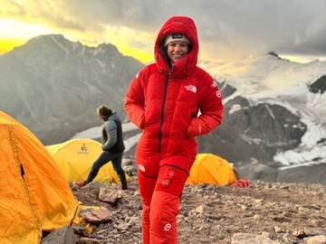 Hiring Out (per day): The North Face Women’s Himalayan summit suit