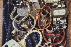 Buy Now: Vintage and Modern Mixed Jewelry Lot