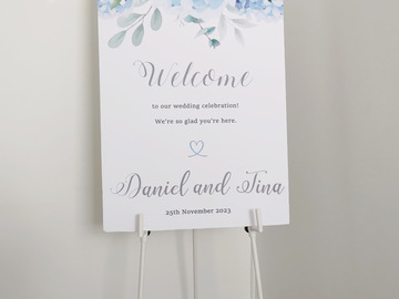 Renting out: White easel stand - HIRE