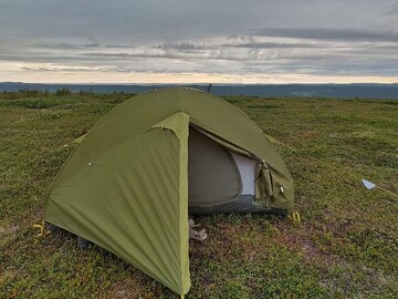 Hyr ut (per day): 2 kpl rinkka, makuualusta, makuupussi ja teltta pe-su 