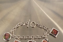Comprar ahora: 25 pcs-Sterling Silvertone Picture Charm Bracelets-$2 ea