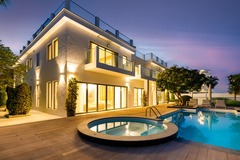 For Sale: Luxurious Palm Jumeirah Villa with Atlantis Views