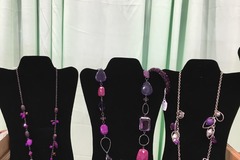 Comprar ahora: 50 pcs-Designer Brand Purple Necklaces-Asst. Styles-$1.99 ea!