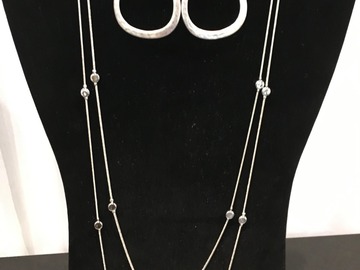 Comprar ahora: 60 sets-Designer Brand 42" Silver Necklace w/ Silver Hoop Earring
