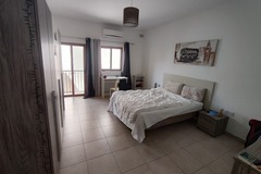 Rooms for rent: Large private bedroom with balcony in Msida