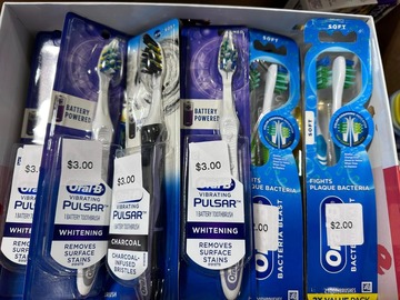 Comprar ahora: 100 Assorted toothbrushes Oral B Paradontax Sensodyne Colgate 