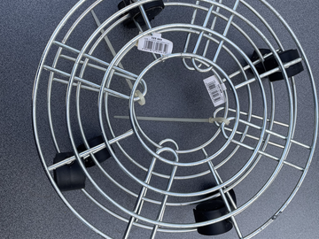 À vendre: 2 plateaux à roulettes pour pots de plante