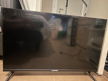 Faire offre: 2 smart TV 32 pouces -écran cassé mais s’allume 