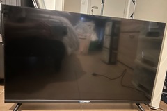 Faire offre: 2 smart TV 32 pouces -écran cassé mais s’allume 
