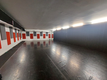 Location à l'heure: Salle de 90² avec miroir, enceinte et tapis de danse