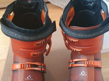 Winter sports: Mens size 9 Rosignol Bandit B1 ski boots (narrow)