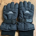 Winter sports: Trespass gloves 