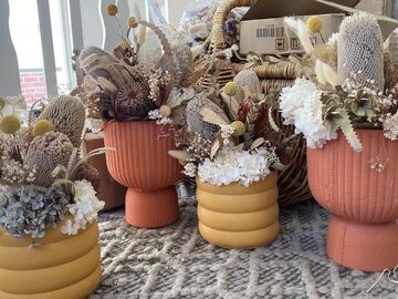 Selling: Dried floral arrangements 