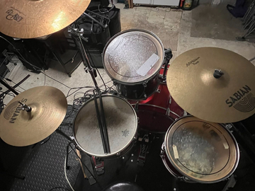 Selling with online payment: Used Pearl Drum Set