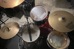 Selling with online payment: Used Pearl Drum Set