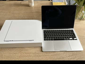 Selling: 13.6-inch MacBook Air (2022) with Apple M2 Chip and 256GB SSD