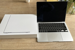 Myydään: 13.6-inch MacBook Air (2022) with Apple M2 Chip and 256GB SSD