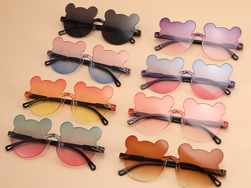 Comprar ahora: 100pcs Bear children's sunglasses, visors, anti-UV sunglasses