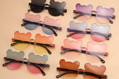 Buy Now: 100pcs Bear children's sunglasses, visors, anti-UV sunglasses