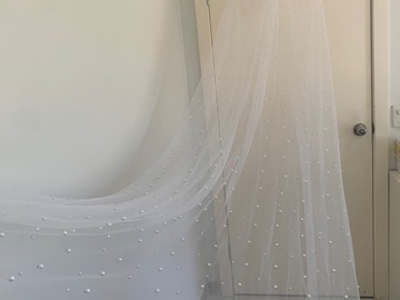 Selling: Pearl Single Tier Cathedral Veil
