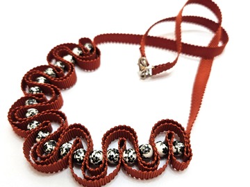  : Rusty brown ribbon necklace with floral beads