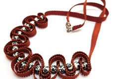  : Rusty brown ribbon necklace with floral beads