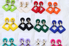 Comprar ahora: 80 Pairs Women's Colored Rhombus Acrylic Earrings