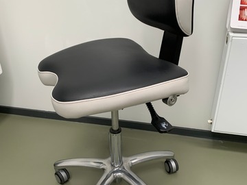 Gebruikte apparatuur: BQE wit/zwart leren stoel