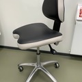 Gebruikte apparatuur: BQE wit/zwart leren stoel