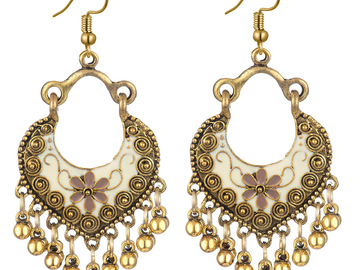 Comprar ahora: 60sets Fashion retro carved earrings