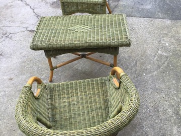 À vendre: Ensemble de deux chaises et une table en rotin