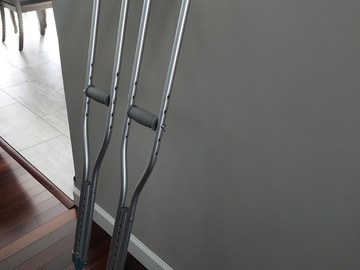 Renting out with online payment: Crutches