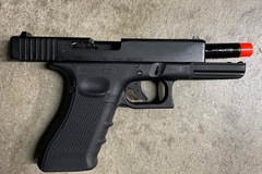 Selling: Airsoft Glock 17