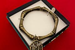 Comprar ahora: 50 pcs-Antique Gold Bracelet w/box $15.00 retail--$1.99 pcs boxed