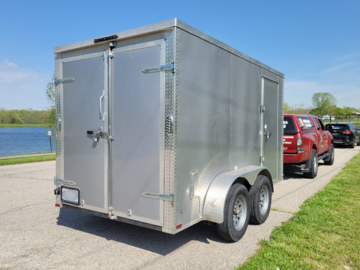 Renting out with online payment: 6'x12' Enclosed Trailer