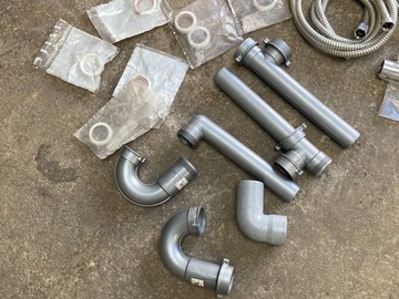 For sale : Lot de siphons et accessoires