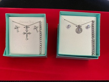 Comprar ahora: 30 pcs-3 pcs Rhinestone Necklace, Earrings & Bracelet Set in Box-