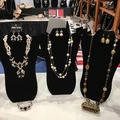 Comprar ahora: 50 sets-Brand Name Designer Necklaces & Earring sets-$1.99 set